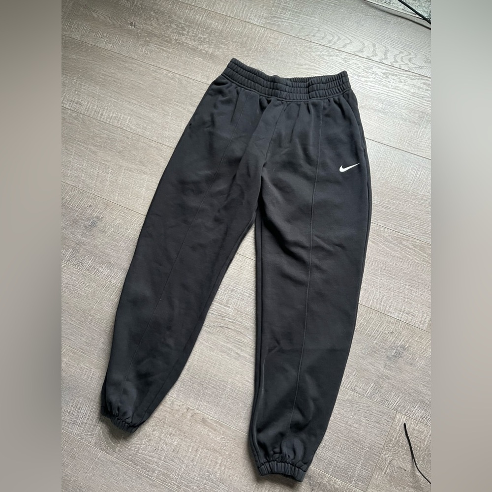 Nike Women's Sportswear Essential Fleece Pants Joggers